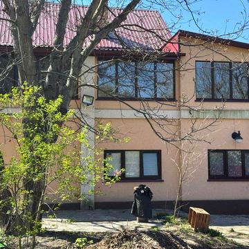 СДАЕМ долгосрочно дом 145 м кв + 10 соток участок Оболонь, Киев !!
