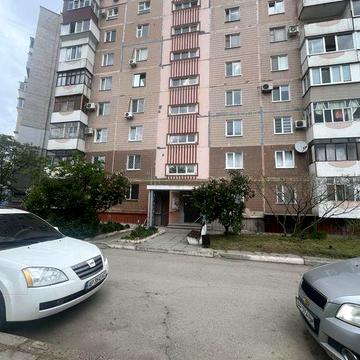 Продаж 2 кімнатноі квартири в центрі Пісків