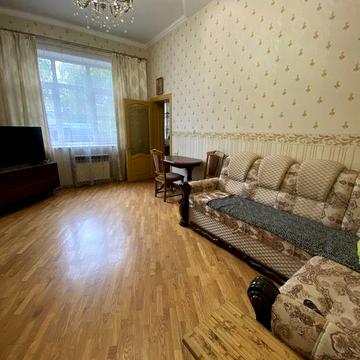 Продається 1 кімнатна квартира . Центр.