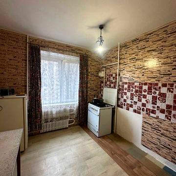 Продам 2-кімнатну квартиру на Тополі-1