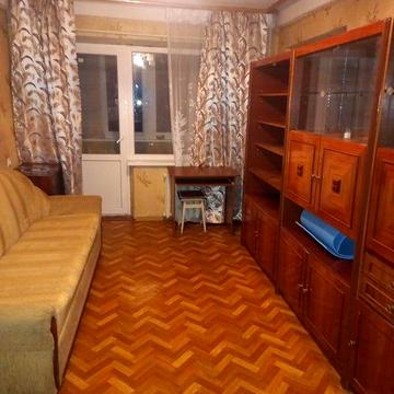 Продаж 2-кім Дарницька площа,б-р Гашека 3