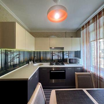 Продам 2 кімнатну квартиру вул. Макарова 1б