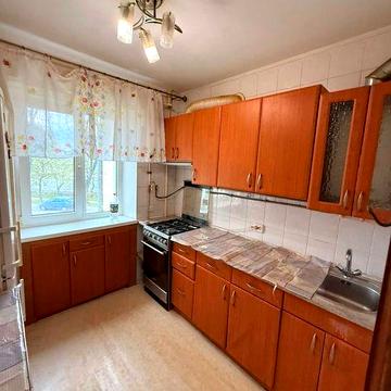 Сдам на длительно 3 комнатную с удобствами