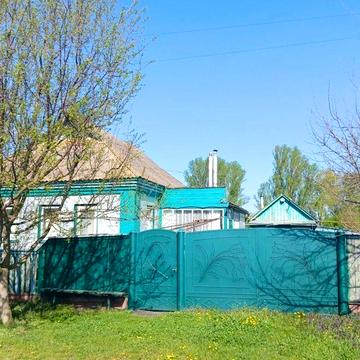 Доглянутий приватний будинок з великою територією