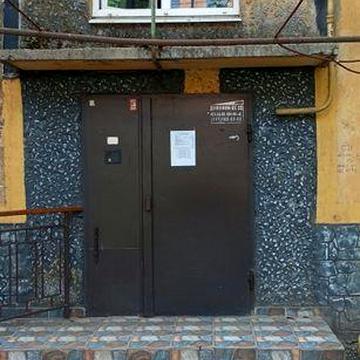 Продам 2 комнатную квартиру на 44 квартале  4 этаж 5 этажки ЖК Осбб