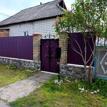 Продаж затишного будинку