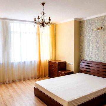 Продаж 2-кімнатної (95м²) укомплектованої квартири в м. Київ, вул. Анни Ахматової, 22, Власник