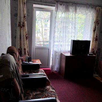 Продам двухкомнатную квартиру. Правый берег