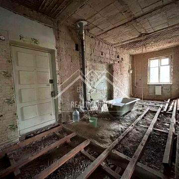 Продаж 3к сталінки, орієнтир Стара Прага