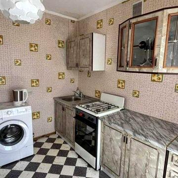 Здам 1 кімнатну квартиру з двухспалкою  у районі вул Перемоги 99