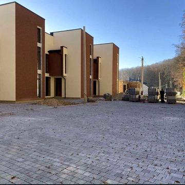 Продаж котеджу у Винниках поруч з лісом