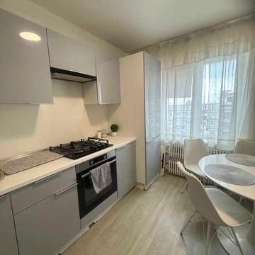 Продам 2 к.квартиру Чешка , ж/м Левобережный 3