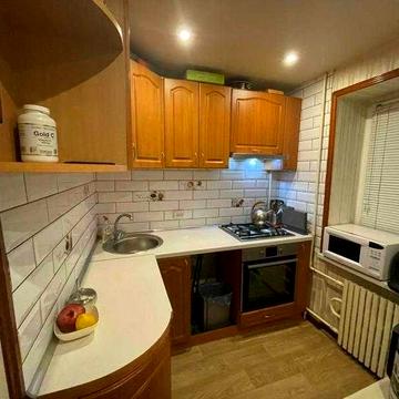 Продам 3 к.кв.з капітальним ремонтом.