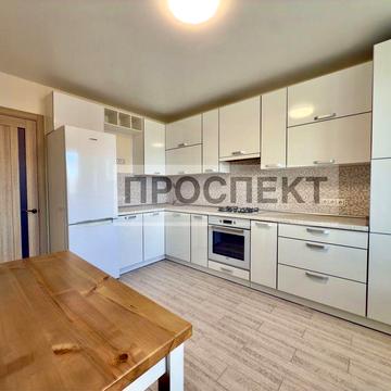 Продам 2-х кімн.квартиру з ремонтом пр-т Свободи ( Автономка)