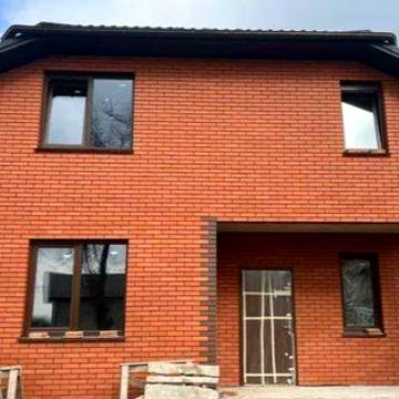 Продаж двоповерхового будинку, Тяжилів