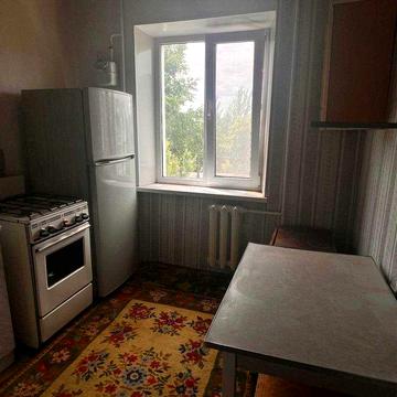 Продам двокімнатну квартиру по пр. Металургів 27