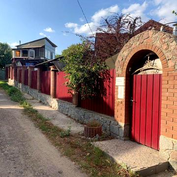 Продаж дому в Полтаві на північно-східній околиці історичного центру.