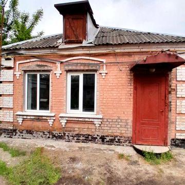 Частина будинку в центрі міста під комерційне використання.