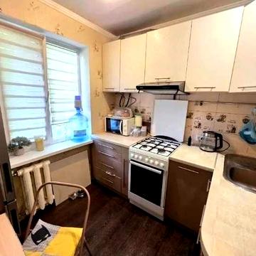 Продам 2 комн квартиру Коммунальный рынок 2/5 с капит ремонтом, меб.