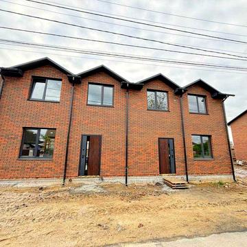 Продаж 4-х кімнатного дуплексу площею 105 кв.м. з власною ділянкою на 4 сотки Чорновий стан. Працюємо напряму від забудовника, звертайтесь
