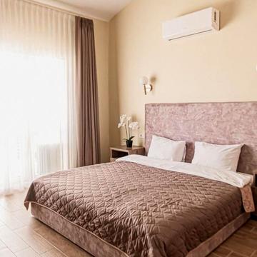 Five seasons apartments