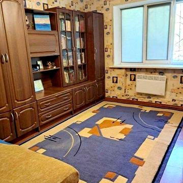 Продається 2 кім Новомиколаївка, район Інтерната.