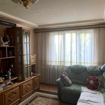 Продам 3к квартиру Роганский ж\м Улучшен. планировки. 2й Этаж\9ти