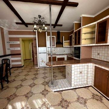 Продам простору 2к.кв біля моря в елітному районі в м.Чорноморськ!