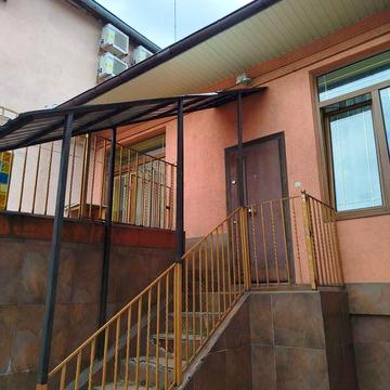Продається квартира з окремим входом в районі вулиці Кобилянська