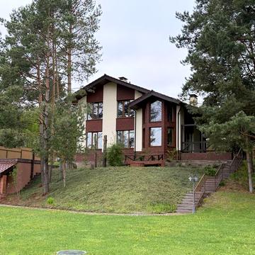Оренда будинку з озером в КМ Swisstown