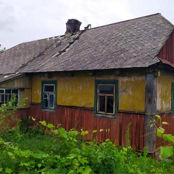 Продам земельну ділянку з старим будинком