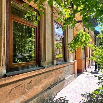 Продаж будинку в центрі