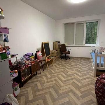 3х к.кв. Медсанчастина. Центральна прохідна ПТЗ ЮТЗ. Центр двору. Утеплена підлога