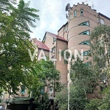 Продаж трьохрівневої квартири по вул.Назарівська 7б. Центр.