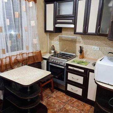 Сдам уютную  2-х к кв в Хортицком м-не 3/5 ул.Зап.козачества д.19 (ост.Почта)