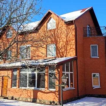 Якісний 3х поверховий будинок у с. Коржі