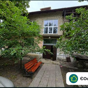 Дво кімнатна квартира( можливо для бізнесу) в центрі+ гараж+ підвал