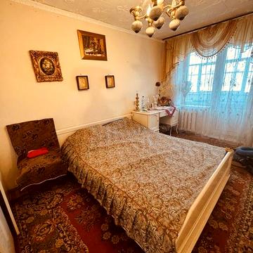 Продається 4-ох кімнатна біля школи номер,5 у м.Новий Розділ.