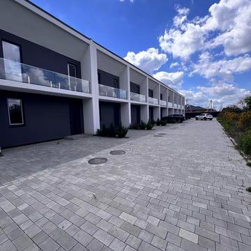Продаж чорнового котеджу, район Садовий
