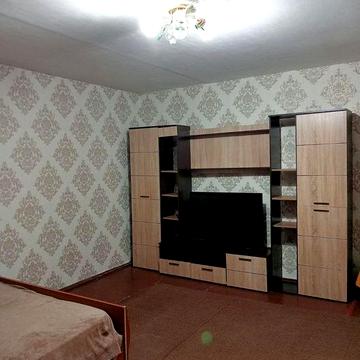 Продаж 1-кімнатної квартири 2 поверх, цегла, 36кв/м, чешка, велика кухня.
