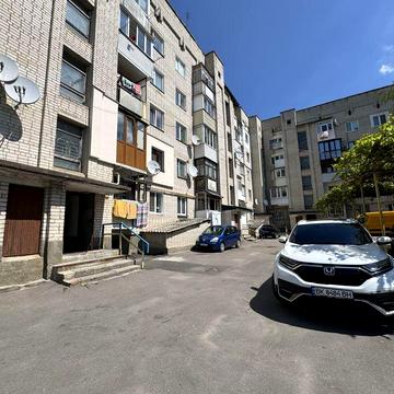 Продам двокімнатну квартиру р-н Покровський собор (Поруч з ресторан Виноград)