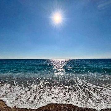 Квартира біля моря у зданому малоповерховому ЖК в курортній зоні Одеси. Газовий котел. Середній поверх. Море 5 хвилин пішки.