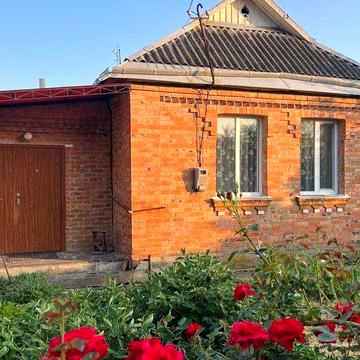Будинок в передмісті з усіма комунікаціями працюємо по держпрограмах