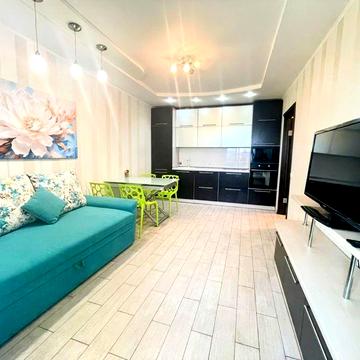 Продам чудову 3 кімнатну квартиру в центрі міста, вулиця Кавказька 12.