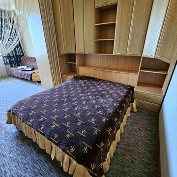 Михайлівська вул., 8