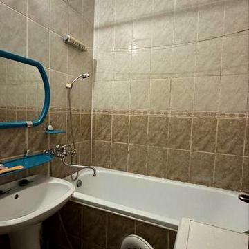 Продам трикімнатну квартиру, р-н 21 школи, Кравчука