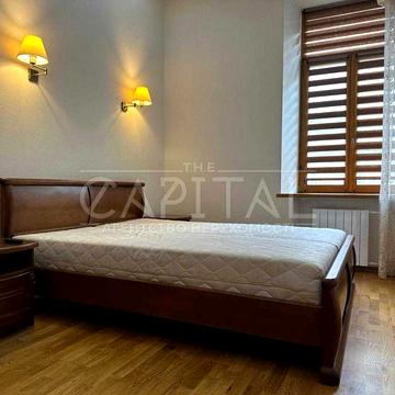 Stylish Apartment in the Heart of Kyiv — Passage, Khreshchatyk 15A. 72м2 A LOT OF STORAGE SPACE!!! Квартира в самому Пасажі, Хрещатик 15А.