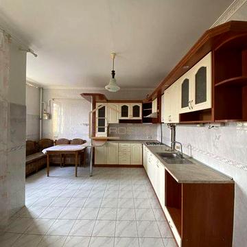 Продаж 4 кімнатної  квартири