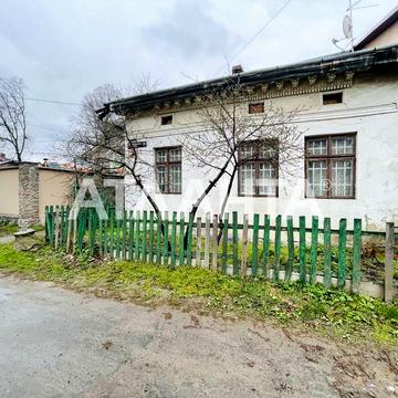 Продаж квартири « під ремонт» близько центру Львів!