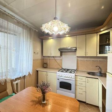 Продам 2 кімнатну квартиру центр